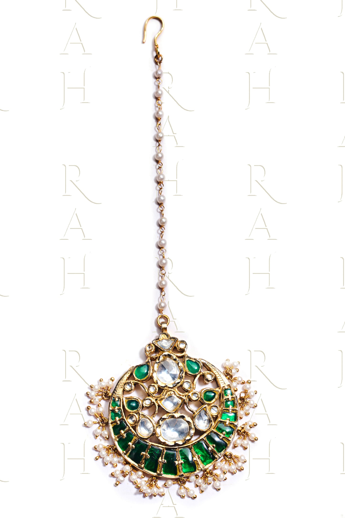 Paan Emerald Tikka With Pearl Drops